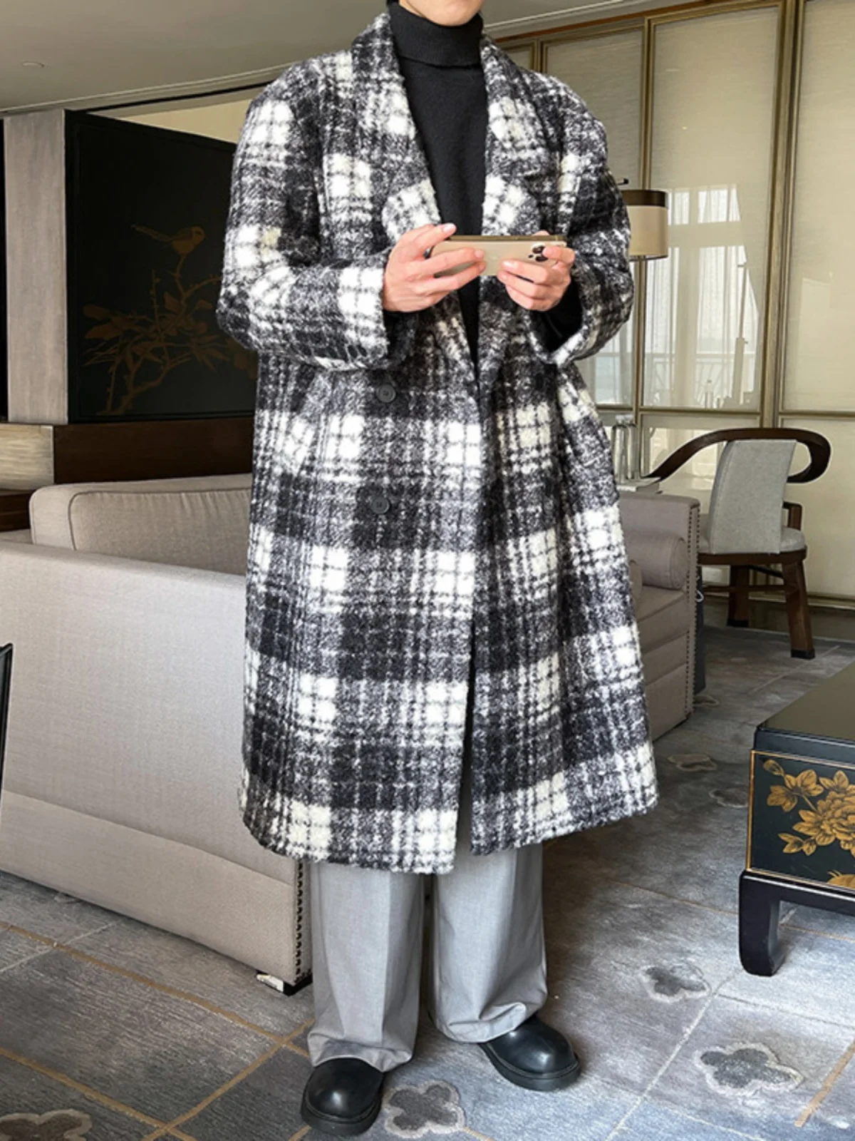 ロング丈オーバーニーウールメンズコート 高級感のある格子柄デザイン 若者向けトレンド 秋冬ファション エレガントなウィンドブレーカー カジュアルアウター