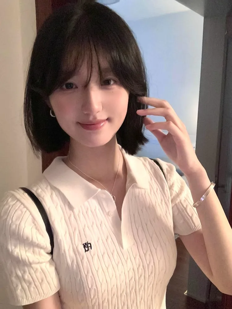 

Белая трикотажная футболка Ne, женская летняя утягивающая повседневная универсальная футболка ort Sve, корейский свободный крой с пуговицами