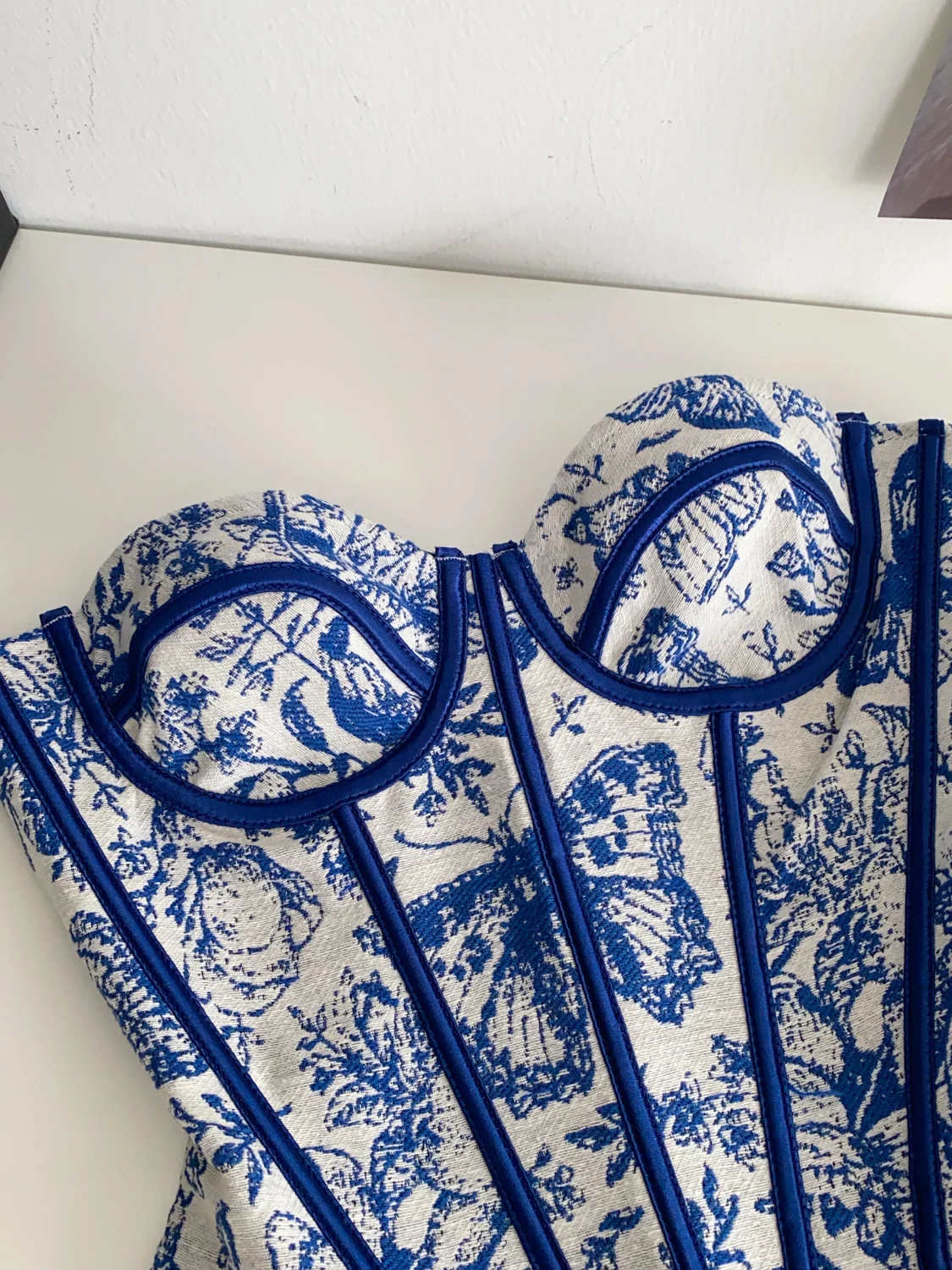 توب نسائي صيفي بتصميم ريترو كلاسيكي، بدون أكمام، برباط خصر، بتصميم عظم السمكة، بدون حمالات، مطرز، على شكل بوستير