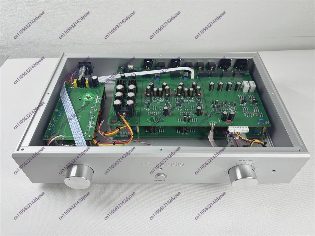 

Предусилитель FM266, HIFI-качество звука, превосходное качество звука, возможность одновременного подключения 4 двухканальных усилителей.