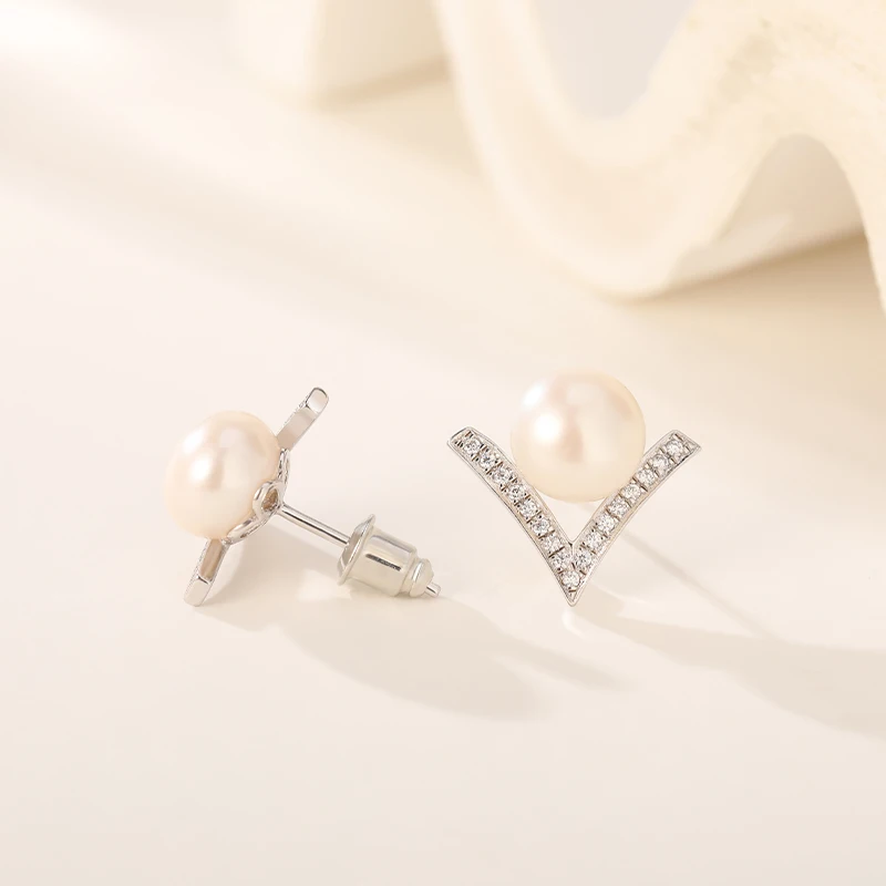 Pearl earrings S925 new V-shaped diamond-encrusted high-end women's jewelry stainless steel