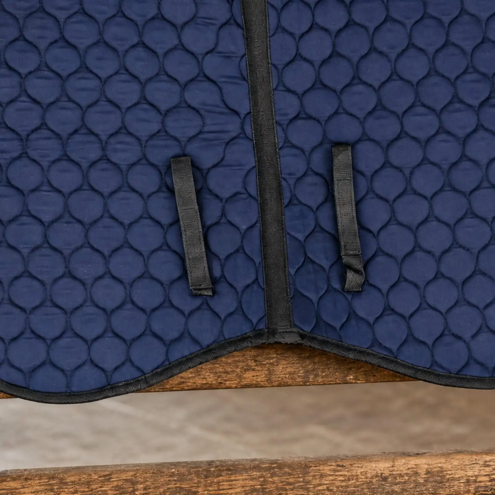 Quilted Equestrian Saddle Pad Reinforced Contoured Saddle Pad with Straps for Equestrians, Schooling, Stable Work