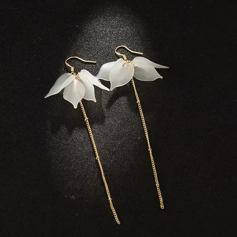 Trendy Neue Weiße Hängende Ohrringe für Frauen Transluzente Acryl Blume Baumeln Ohrringe Strass Imitation Perle Ohr Schmuck – Detail 11