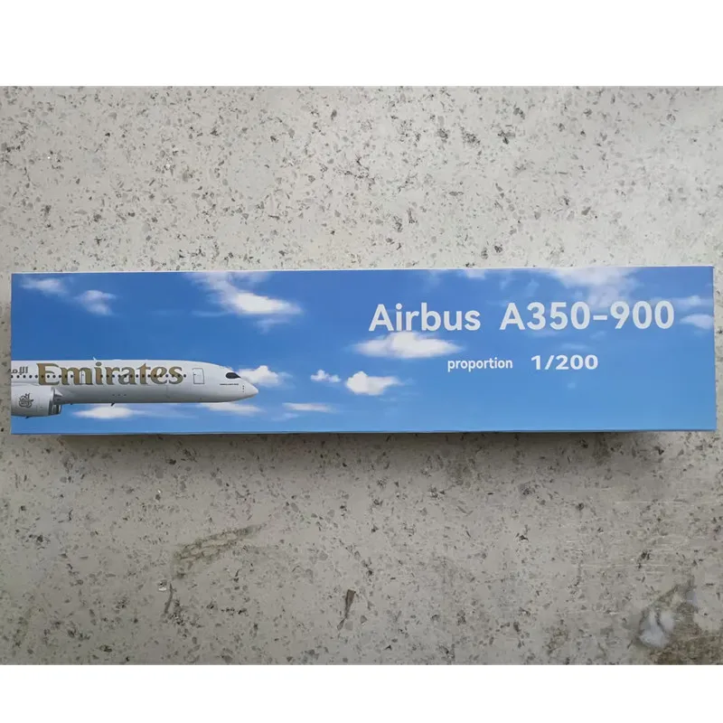 New 1/200 Scale A350-900 UAE Emirates Airline Aircraft Assembly Plane Model Airplanes Toy Collection Display With Base