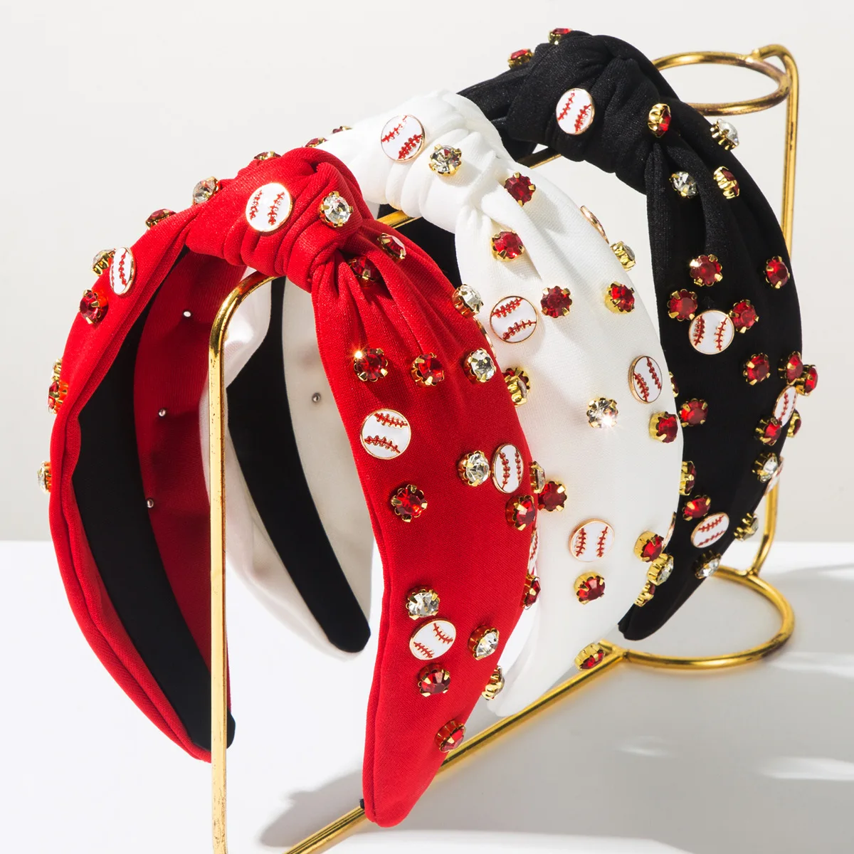 

Популярные бейсбольные аксессуары: декоративная спортивная повязка на голову, простая модная широкая тканевая повязка с алмазным декором для волос.