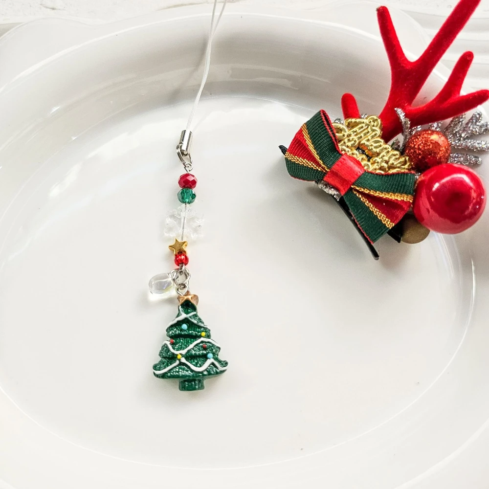 クリスマスツリーペンダント携帯ストラップアクリルビーズキーホルダーチャーム赤い蝶結びビーズツリーキーホルダーデコレーションアクセサリー