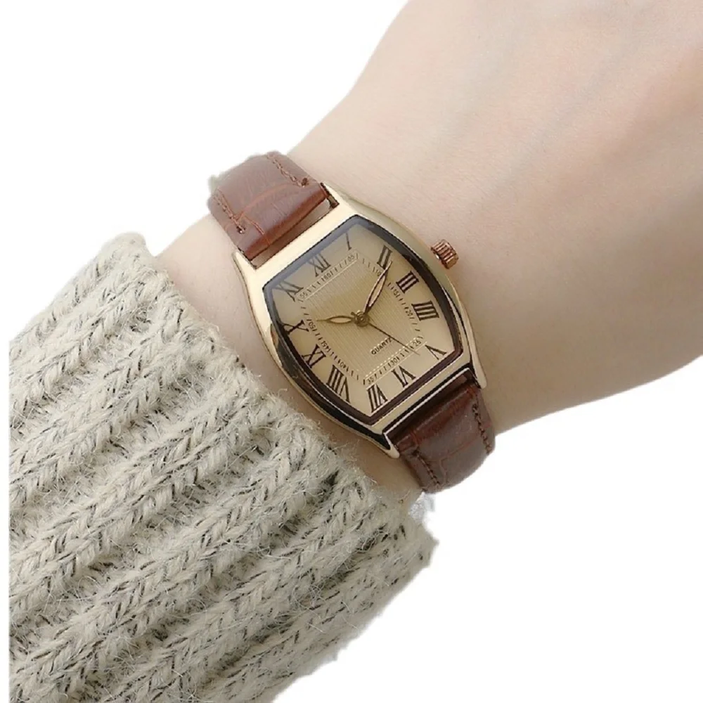 Vintage Pointer Quartz Watch Minimalist Roman Numeral Dial Wristwatch With Leather Watchband For Women Men