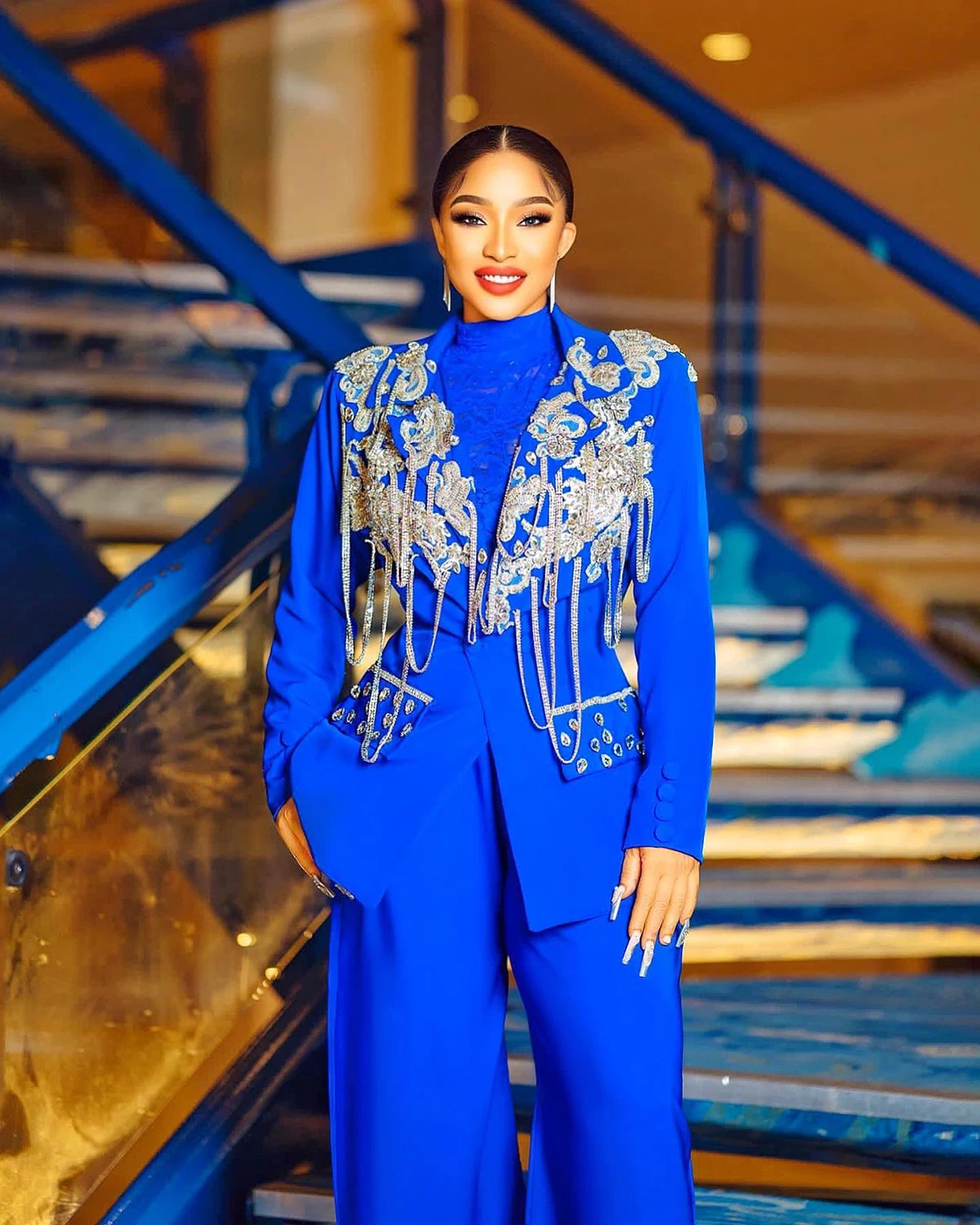 カスタマイズされたファッションショー女性用ブレザースーツ2ピーススリムフィットビーズ装飾ウェディングプロムフォーマルウェアタキシードゲストウェア