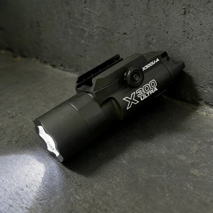 

2025 Новый светильник X300 X300U, нейлоновый пистолет, стробоскоп, светодиодный светильник, подходит для рейки 20 мм, страйкбольный подвесной охотничий фонарик