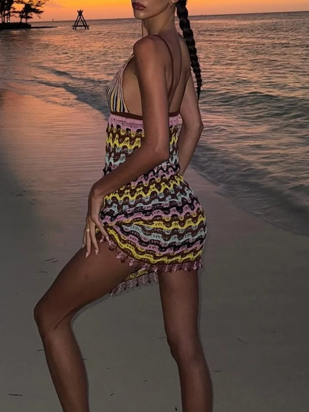 فستان كامي نسائي محبوك مثير بوهو عميق على شكل حرف v موجة طباعة فستان قصير جديد 2025 موضة الصيف الملونة فستان عطلة الشاطئ