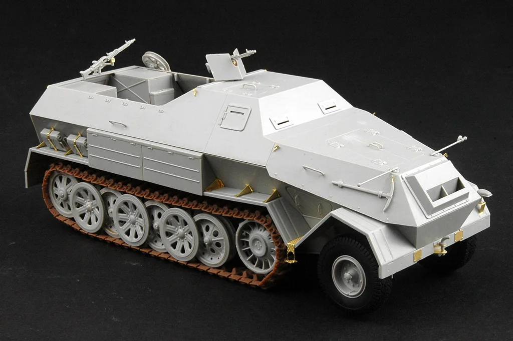 Trębacz 01584 1/35 niemiecki SdKfz 8 DB10 Gepanzerte 12t ciągnik Halftrack prezent wojskowy plastikowa do złożenia zabawkowy Model zestaw do budowania