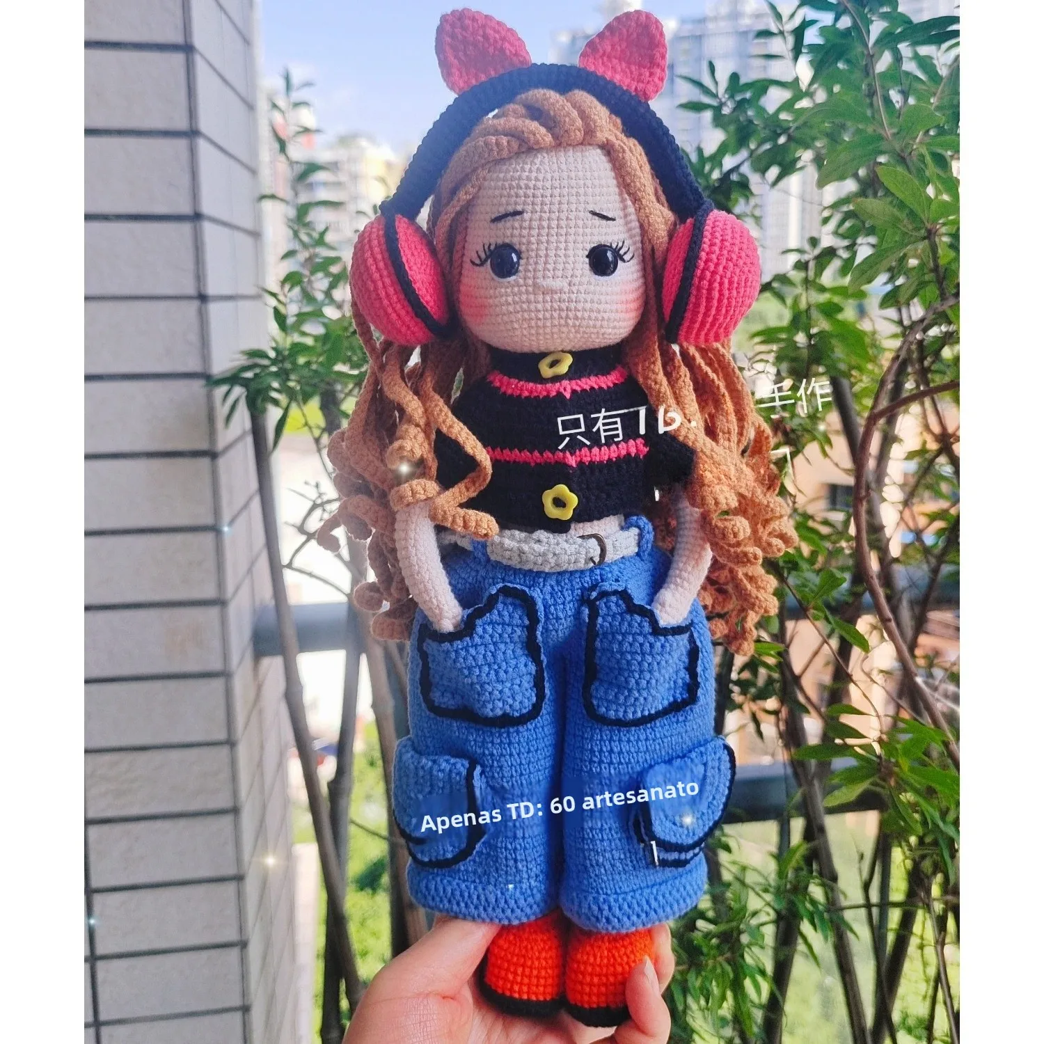 handcrafted-yarn-doll-finished-product-earphone-wearing-ayaka-girl-doll-hook-needle-figure-holiday-gift-creative-toy