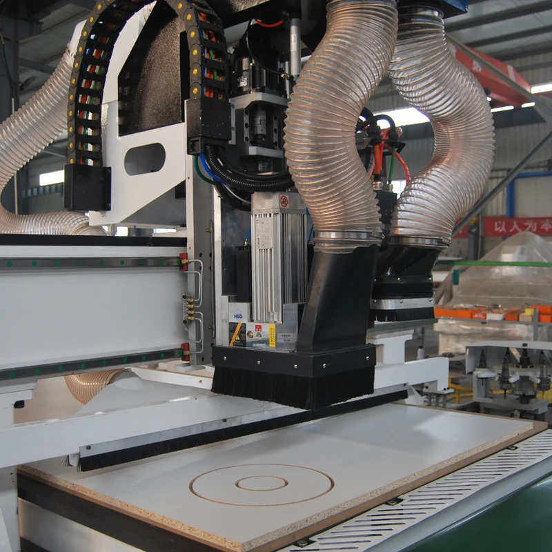 ศูนย์ให้อาหารและทำรังพร้อมระบบลับอัตโนมัติ CNC เราเตอร์ RCA1224