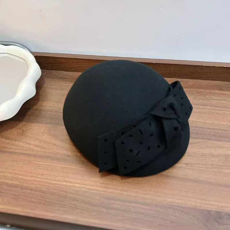 الشتاء موضة الصوف الفاسناتور قبعة قبعة للنساء Bowknot ورأى أبيض أسود فيدورا كوكتيل الكنيسة الزفاف قبعة مستديرة