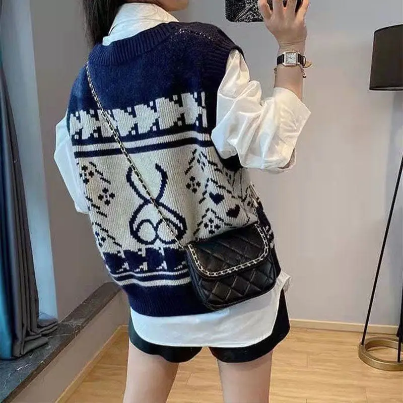 

Женский вязаный жилет-свитер с V-образным вырезом и мишкой, осенне-зимний, модный, для повседневной носки, с пуговицами, стандартной длины, топ