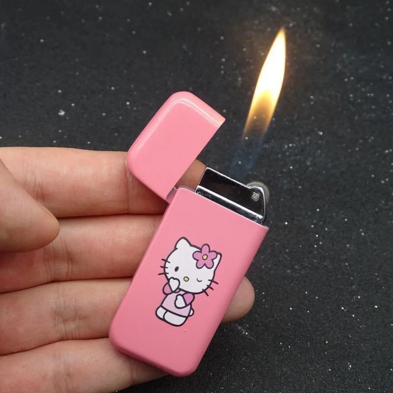 

New Kawaii creative cartoon Hello Kitty slim compact pink KT cat grinding wheel open flame lighter inflatable cigarette lighter