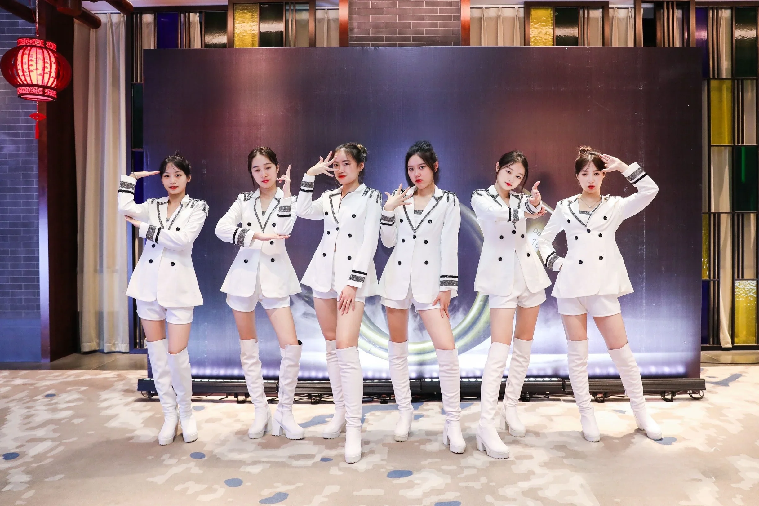 زي أداء مرحلة رقص الجاز الحديث للنساء بدلة أداء جولة المغني مادة البوليستر العرقية Faion 2025