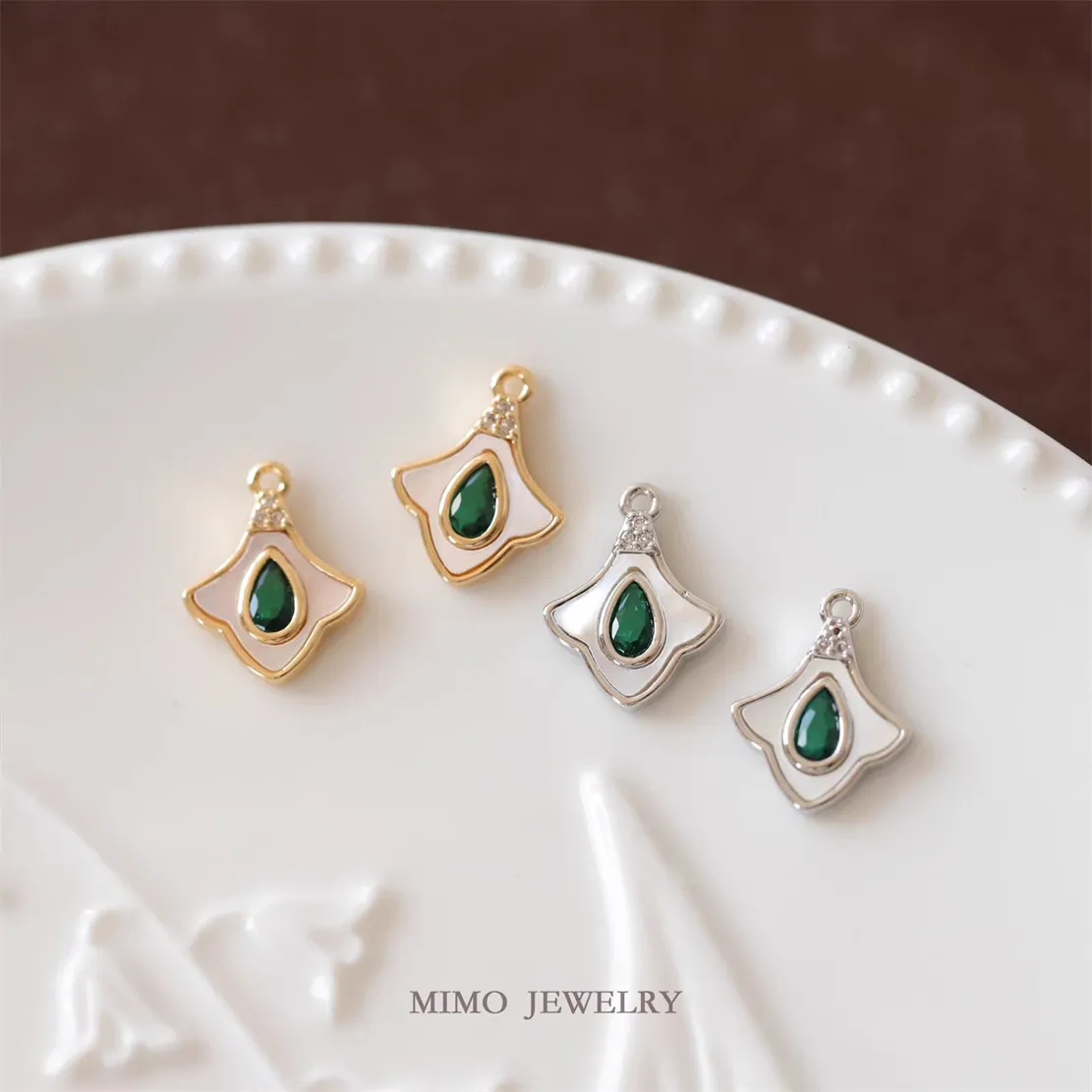 

1PCS 15x12mm Copper-plated Real Gold Emerald Water Drop Mother-of-pearl Lily Pendant DIY Handmade Accessory