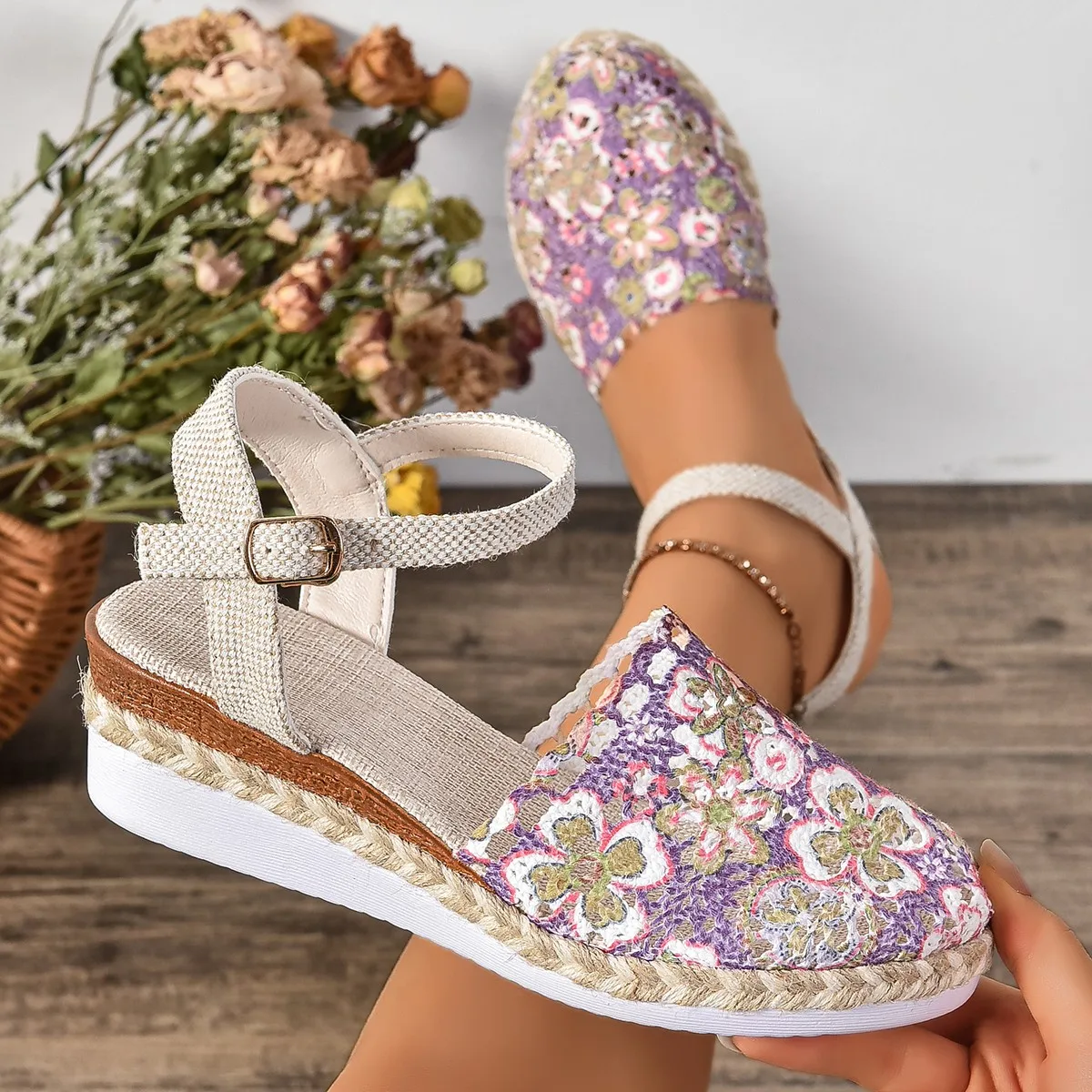 2025, neue lässige Damen-Sandalen, Slope-Heel-Sandalen, Mesh-Leinen, geflochtene Schnalle, Damenschuhe, dicker Boden, rutschfeste Strandschuhe