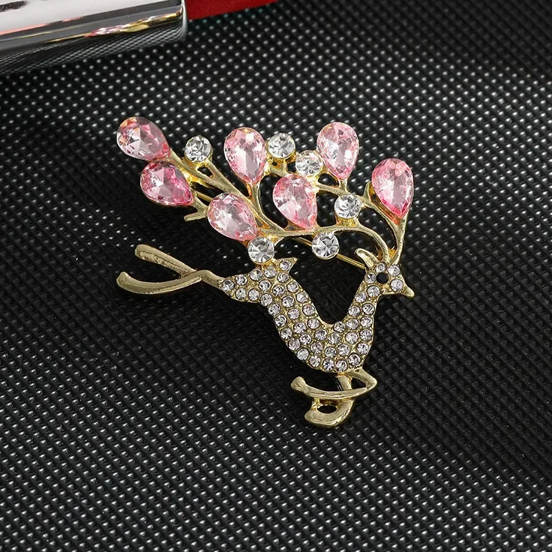 Fashion Full Rhinestone Deer Brooches For Women New Year Blue Crystal Animal Lapel Pins Christmas Jewelry