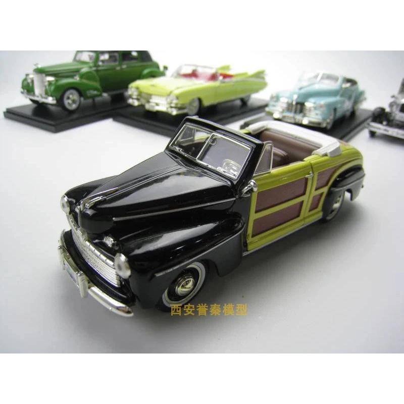 Diecast in scala 1:32 1946 Ford Sportsman convertibile in lega di simulazione vintage classico modello di auto nostalgico ragazzo souvenir giocattolo