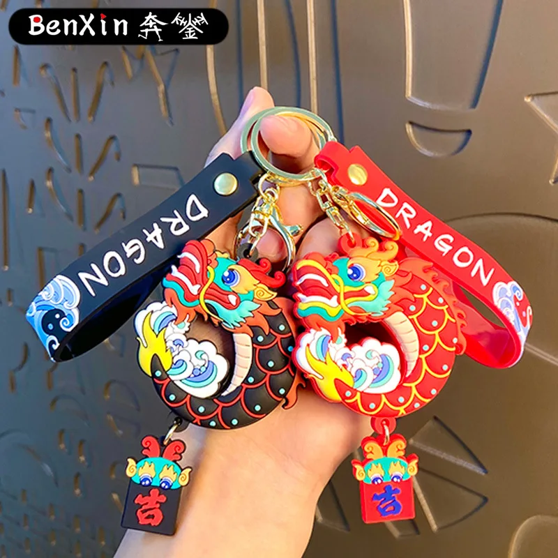 سلاسل المفاتيح الراقية والرائعة من Miniso، وحقائب السيارات والمعلقات لسنة التنين، ورأس السنة الجديدة الرائعة والراقية