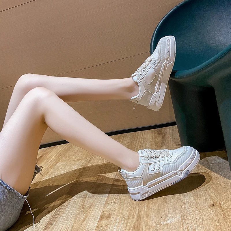 BKQU – petites chaussures blanches d'automne pour femmes, nouveau Style tendance, Style occidental, va avec tout, chaussures de sport pour étudiantes de Style Campus à haute valeur, 2022