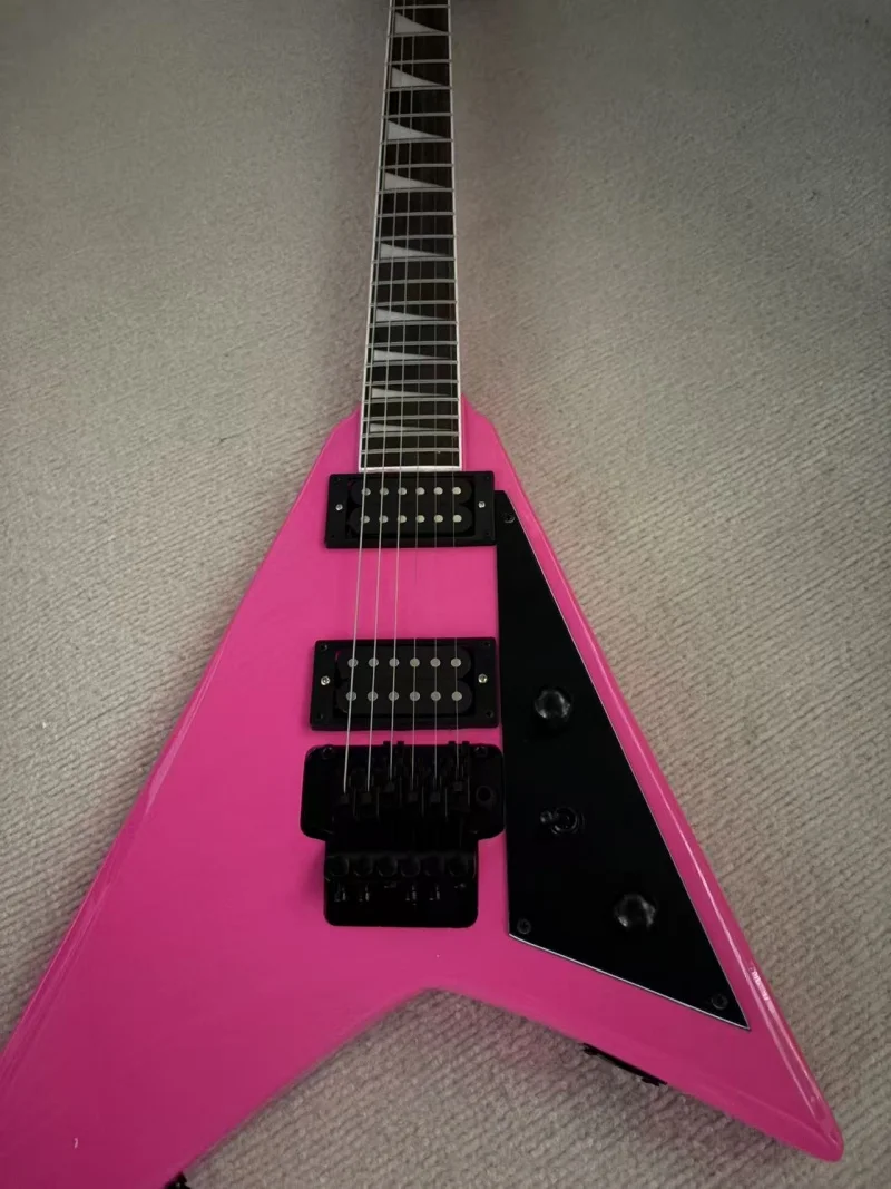 Magenta 6-string V-shaped guitar with rosewood fingerboard and lightning inlays, black hardware, tremolo bridge, free delivery