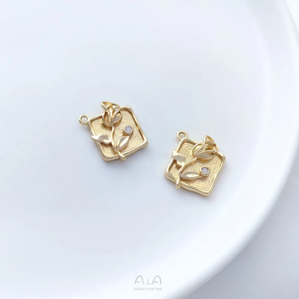 1 قطعة دلايات النحاس 14K الذهب اللون الزركونيوم المعين مربع العلامة التجارية ارتفع ماغنوليا قلادة سوار يدوي الصنع قلادة قلادة ذاتية الصنع