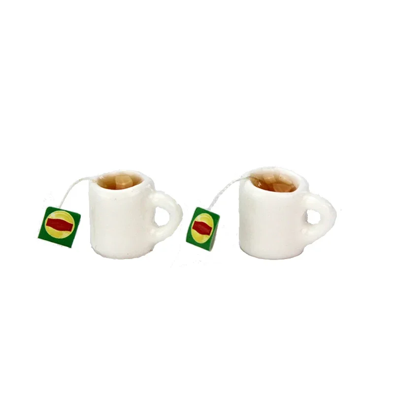 2 pezzi 1/12 accessori in miniatura per casa delle bambole mini resina rosso nero tazza di tè bevande di simulazione giocattoli modello per la decorazione della casa delle bambole