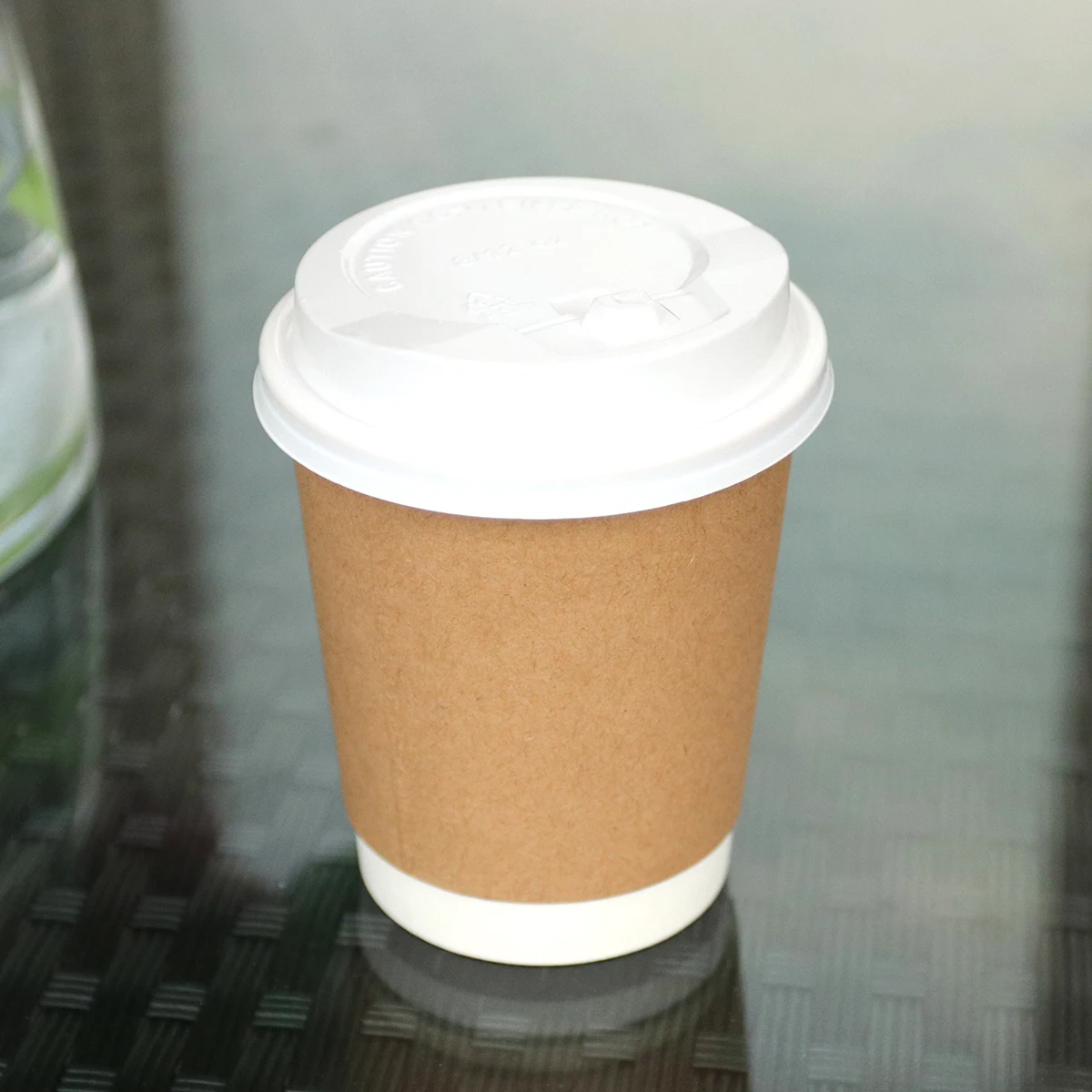

50pcs Thick Paper Cups Classic Disposable Hot Drink Coffee Cups with White Lids for Coffee Shop Office Party Home Use