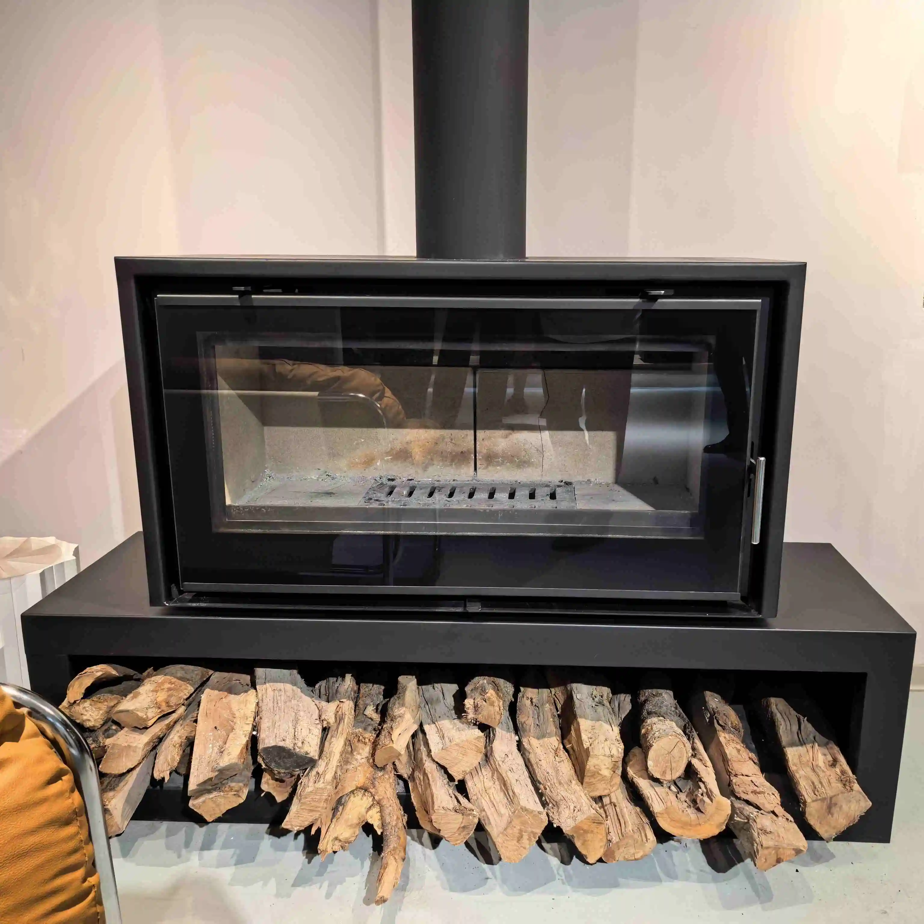Fireplace Modern Design Cast Iron Freestanding Fireplace Gas And Wood-Burning Stove With Firewood Storage For Villas