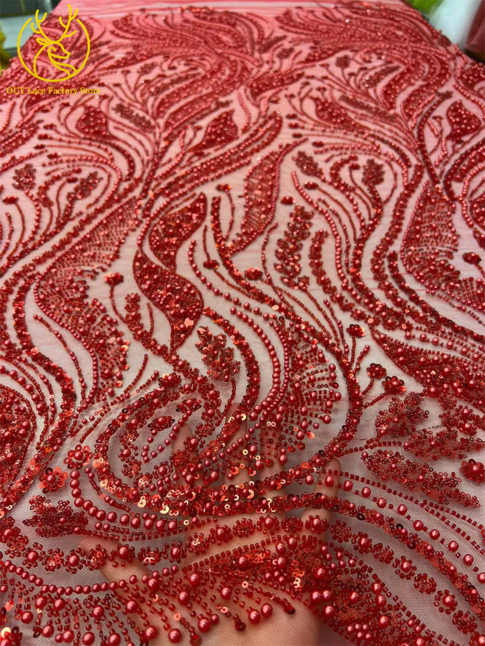 5 Yards nigerianischer roter Brautspitzenstoff mit Perlen, hochwertige afrikanische Spitze mit schweren Perlen und Pailletten für Brautkleider und Hochzeitsfeiern – Detail 5