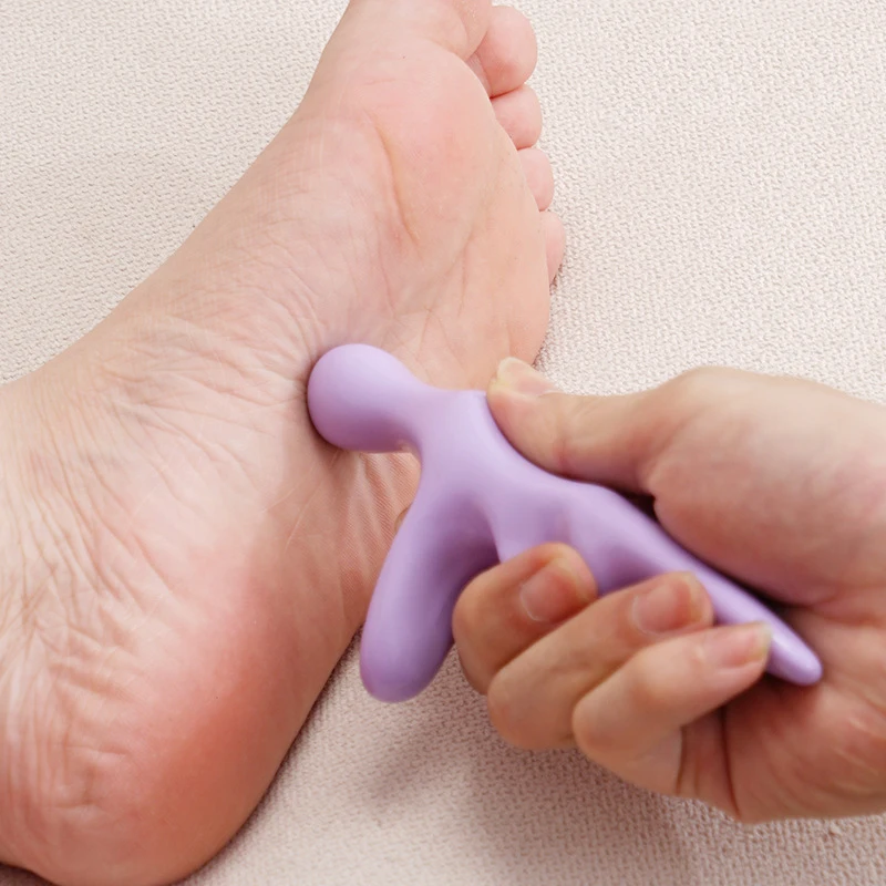 A foot massager with manual massage of the vertebra, foot massage stick with foot meridian dredging acupoint, hand-held foot mas