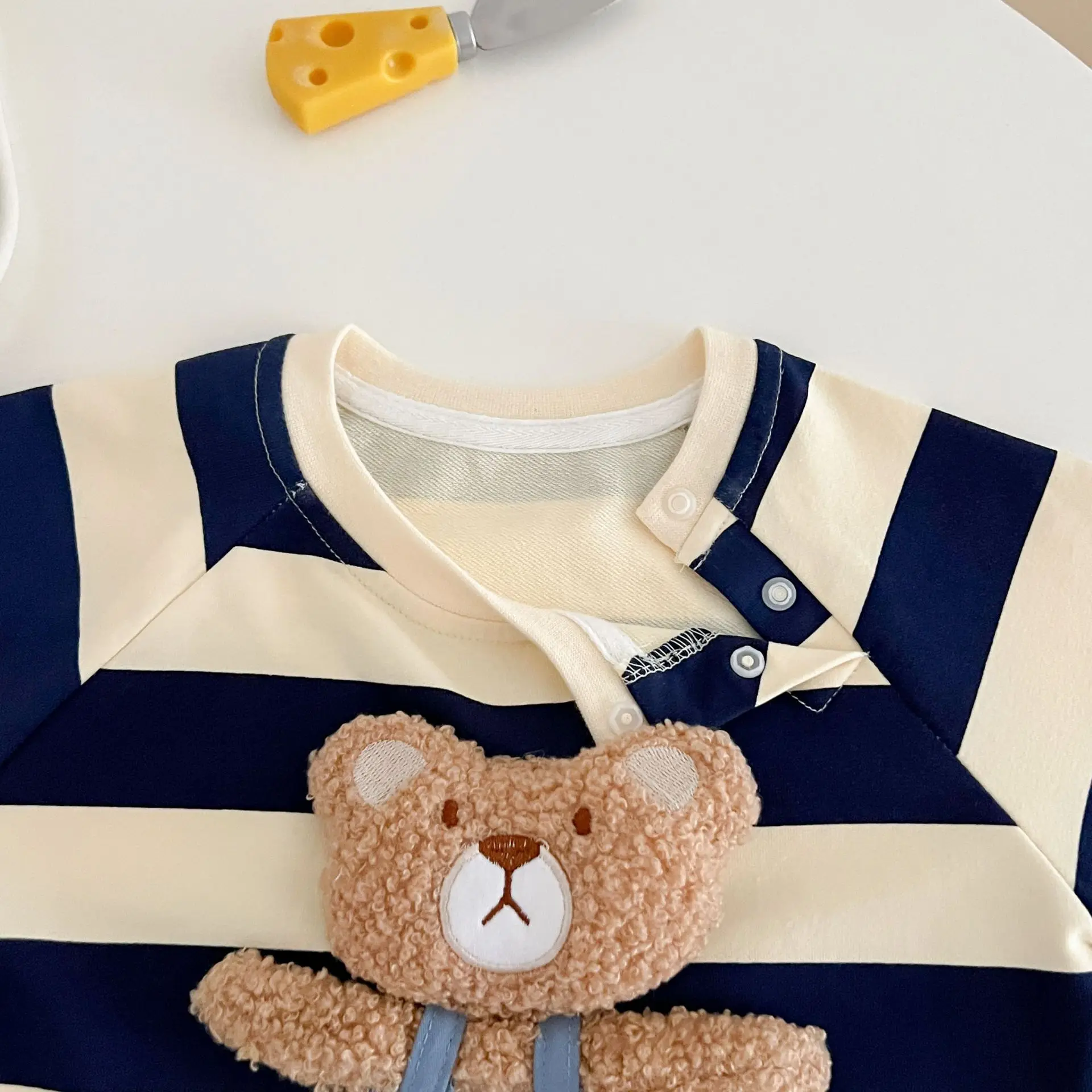 2024 New Autumn Romper for newborn Bear doll Applique Stripe Print Long Sleeve Romper Unisex Baby Outfit