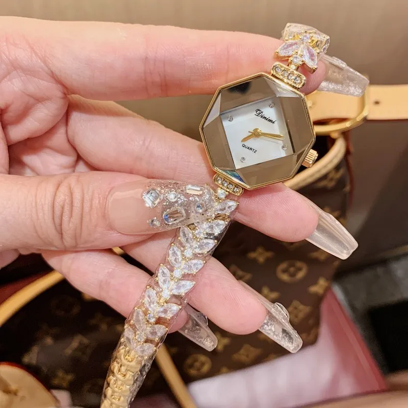 

Exquisite Women'S Wristwatch Korean Style Mother-Of-Pearl Dial Fashionable Bracelet, Diamond-Shaped Elegant Watch, Women'S Gift.