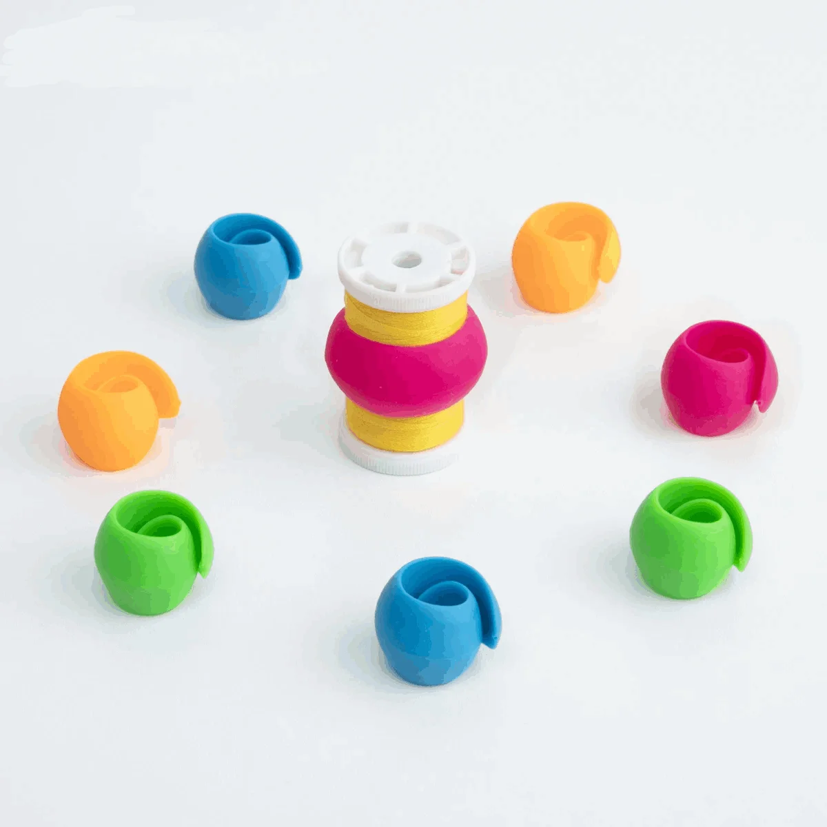 Embroidery Thread Clamps Holders, Spool Huggers, Keep Thread Spools from Unwinding Peels, Sewing Tools, 100Pcs Bag