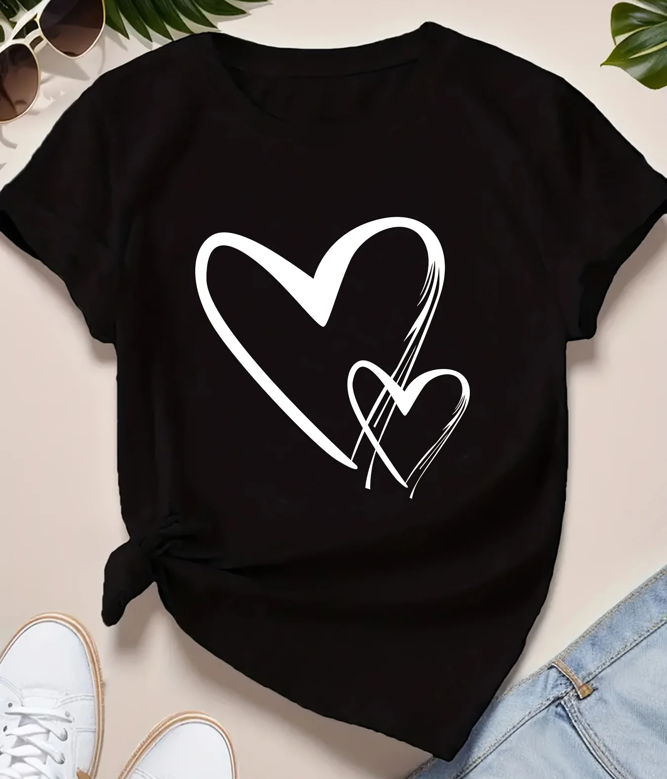 T-Shirt avec coeur Design noir avec coeur blanc graphique Harajuku manches courtes vêtements de sport hauts de rue T-Shirt vêtements esthétiques
