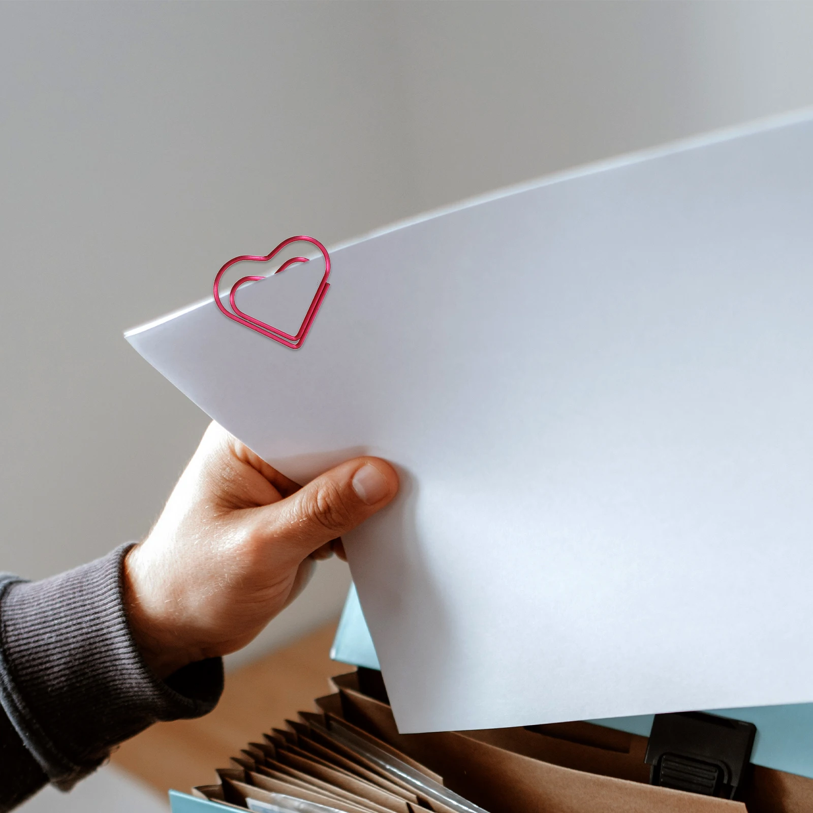 

100 Pcs Heart Shaped Paper Clips Cute Mini Bookmarks Office Supplies Multi Use Document File Stationery Gifts