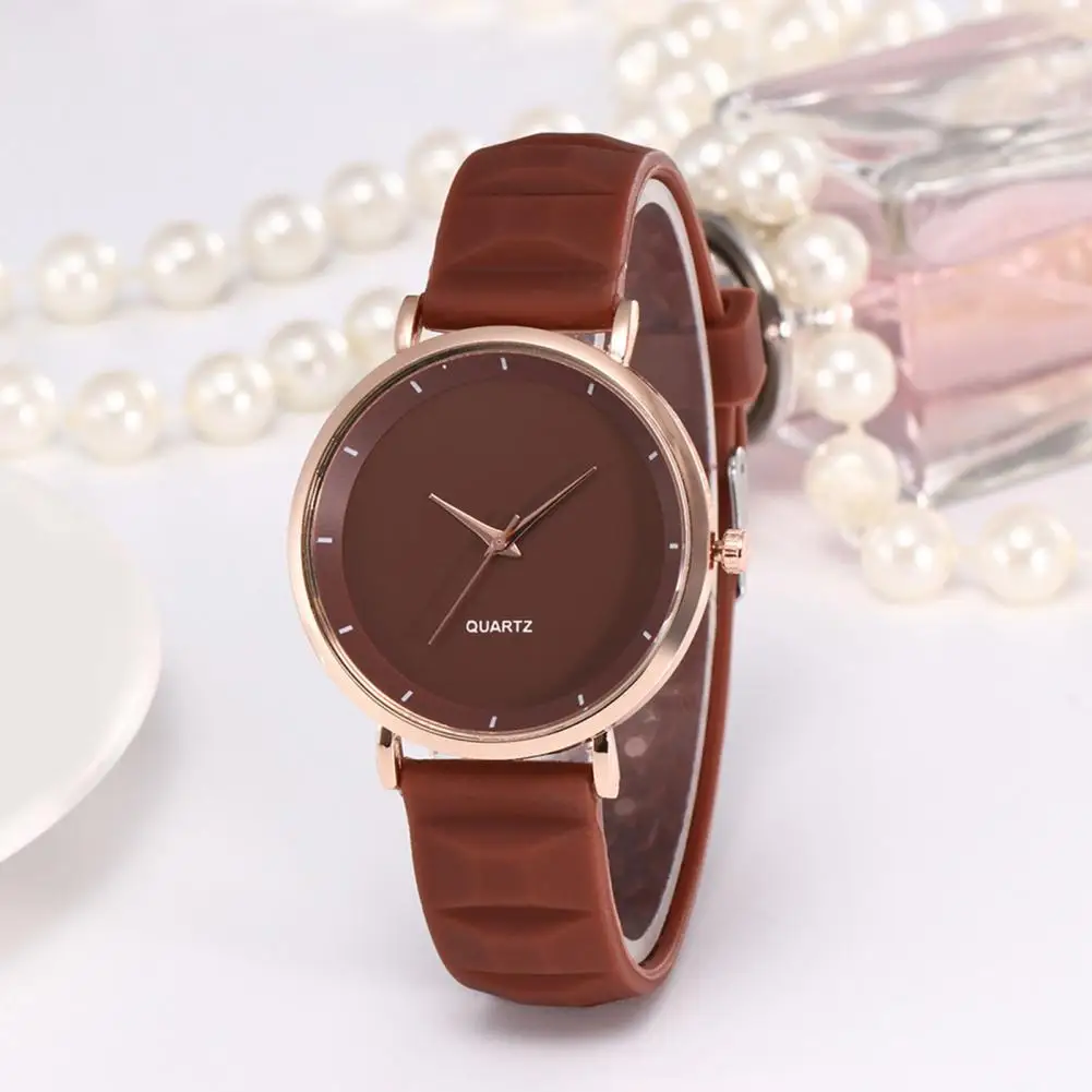 Jelly Color Couple Watch Colorful Silicone Strap Quartz Watch for Ladies with Round Dial High Accuracy Timepiece for Wear Dating