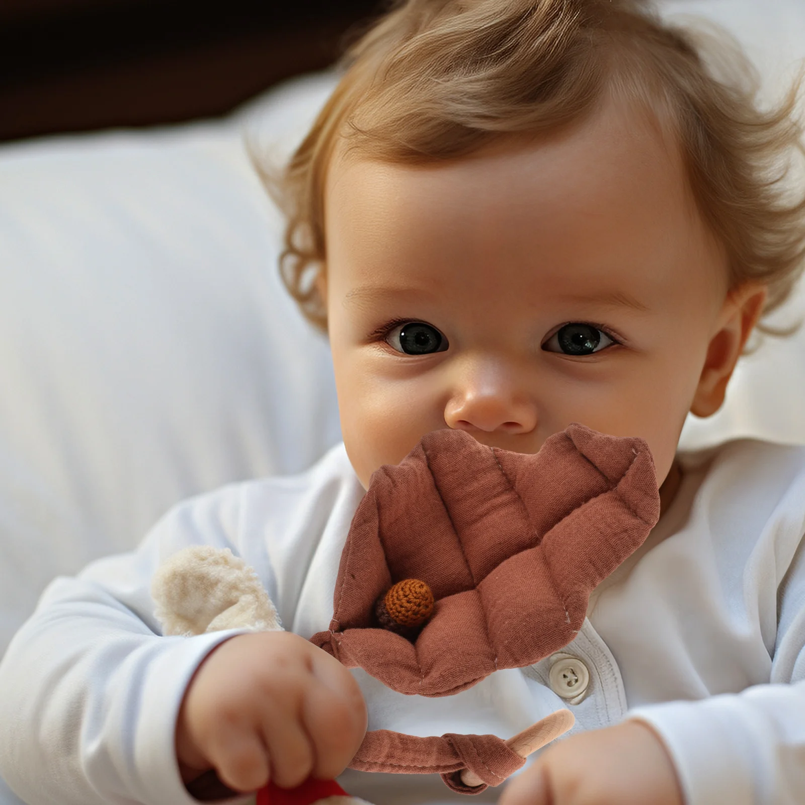 

Leaf-Shaped Baby Stroller Hanging Ornament Natural Wood Teething Pendant for Newborns Soothing Crib Mobile Infant Comfort