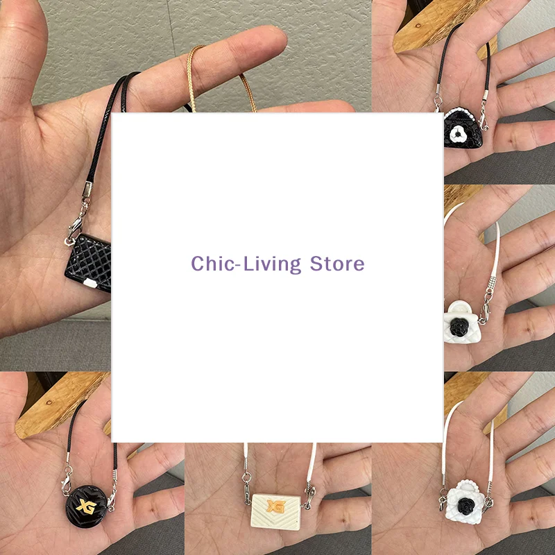 إكسسوار بيت الدمى الساحر: حقيبة صغيرة وقلادة من القطيفة لخلع الملابس دمية 15/17 سم.