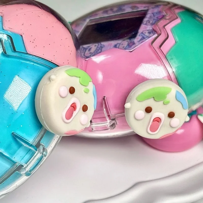 

В наличии: Силиконовый чехол/накладка на кнопки Tamagotchi Paradise с милым дизайном Little Earth (консоль в комплект не входит)