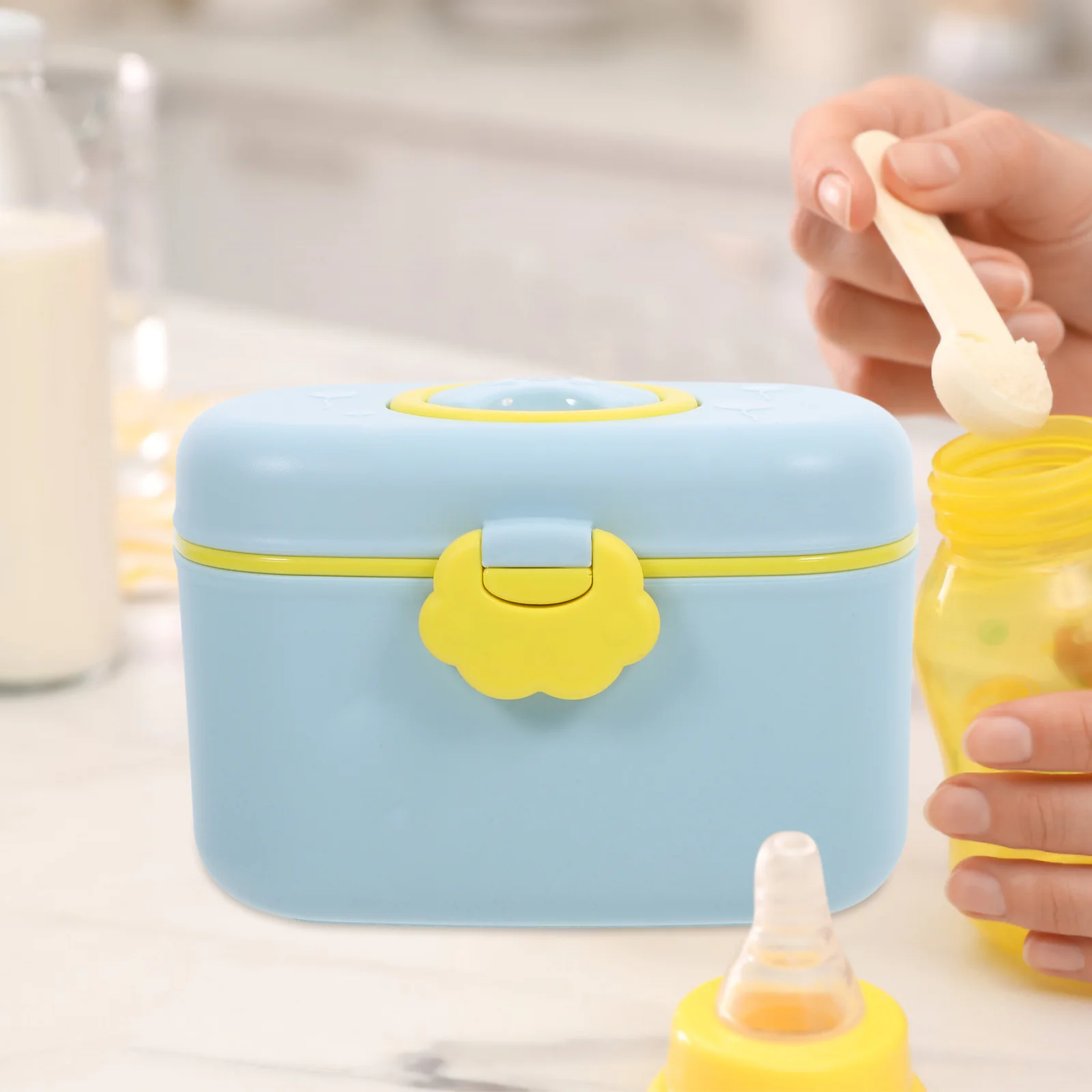 

Formula Dispenser Infant Toddler Milk Powder Container with Spoon Portable Travel Storage Organizer Formula Dispenser