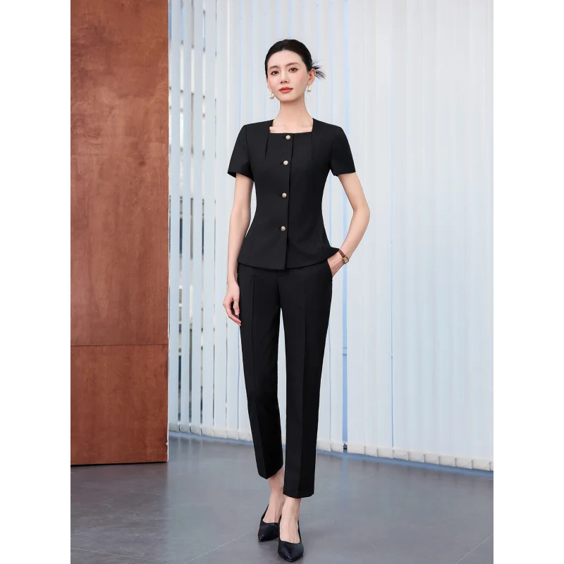 

Профессиональный женский летний костюм с коротким рукавом класса люкс. Элегантная униформа для сотрудников ювелирных магазинов и администраторов стоматологических клиник.