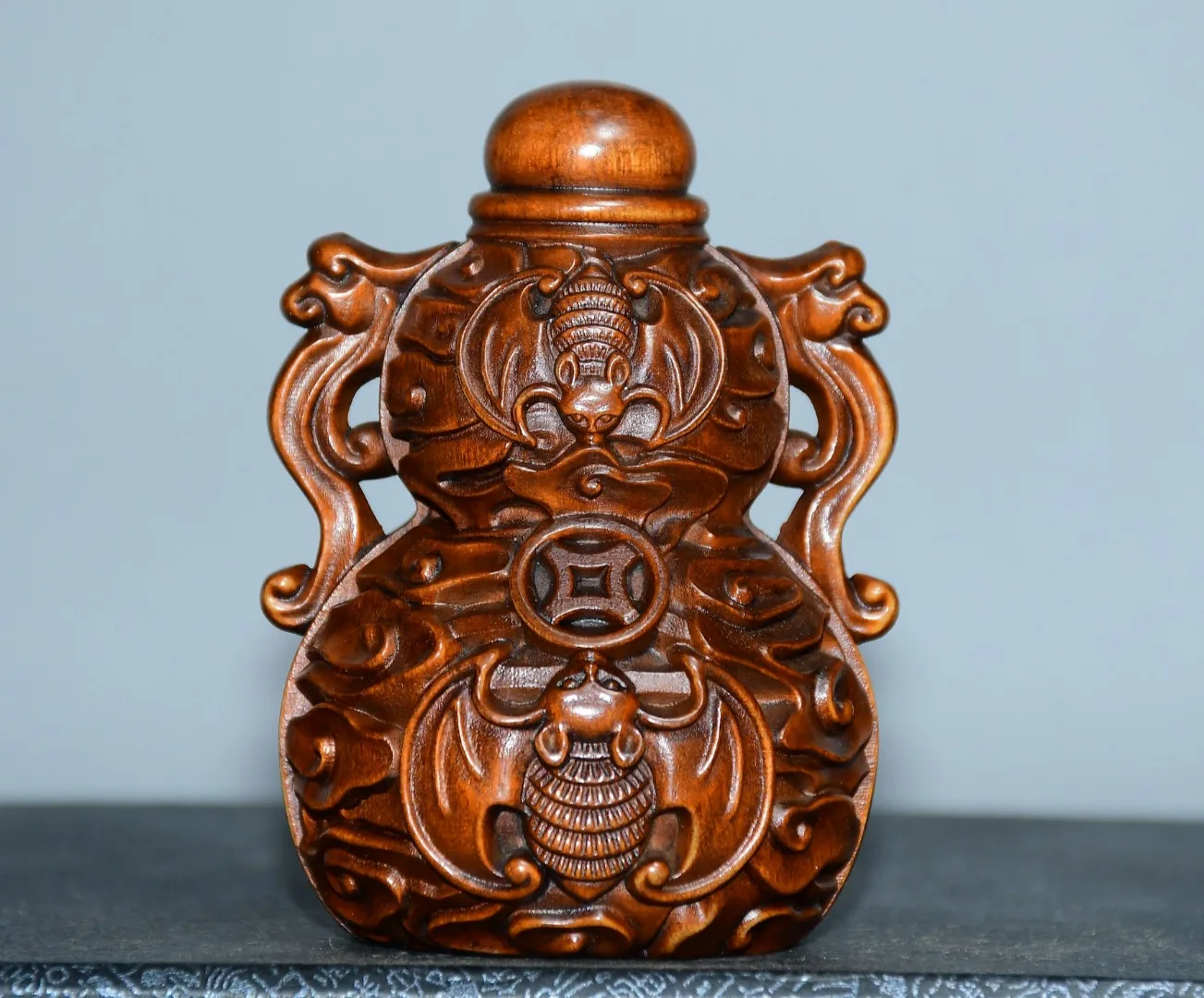 

3"Tibetan Temple Collection Old Boxwood Bat Pattern Dragon Ears Gourd Snuff Bottle Amass wealth Ornaments Town house Exorcism