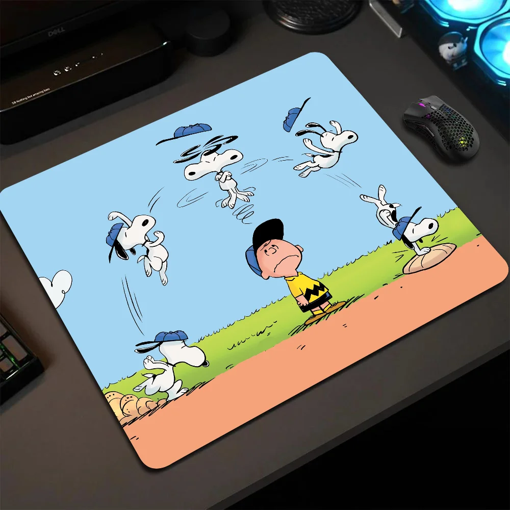 Cute Cartoon S-S-Snoopys Mousepad Small LockEdge Mouse Pad For Gamers Computer Desk Pad Anti-slip Rubber