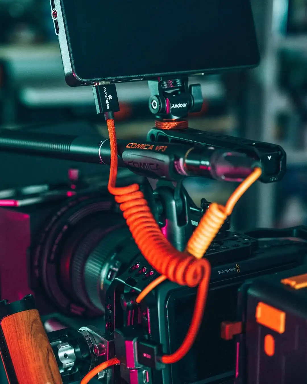 

Alvin's Cables Rotatable Low-Profile XLR 3 Pin Male to Female Ultra-Flexible Coiled Cable, Aramid-Reinforced for Sony|Canon