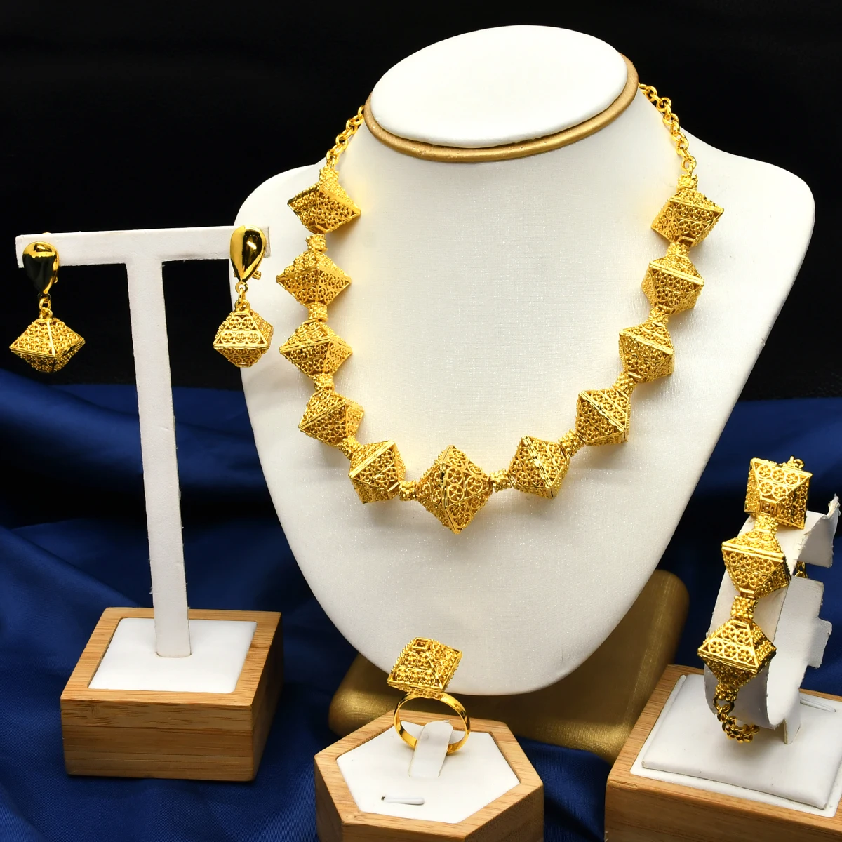 Nigerianischen Perlen Halskette Ohrringe Schmuck Sets Für Frauen Mode 24K Gold Farbe Hochzeit Armbänder Indische Ringe Braut Geschenk