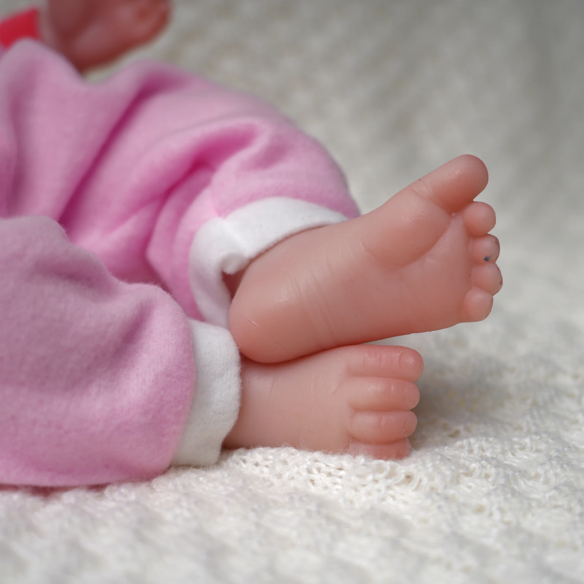 45cm Lalka Reborn Całe Ciało Silikonowa Realistyczna Dziewczynka Prezent dla Dzieci Kolekcja Artystyczna 3.3kg Zabawki dla Dzieci od 3 Lat